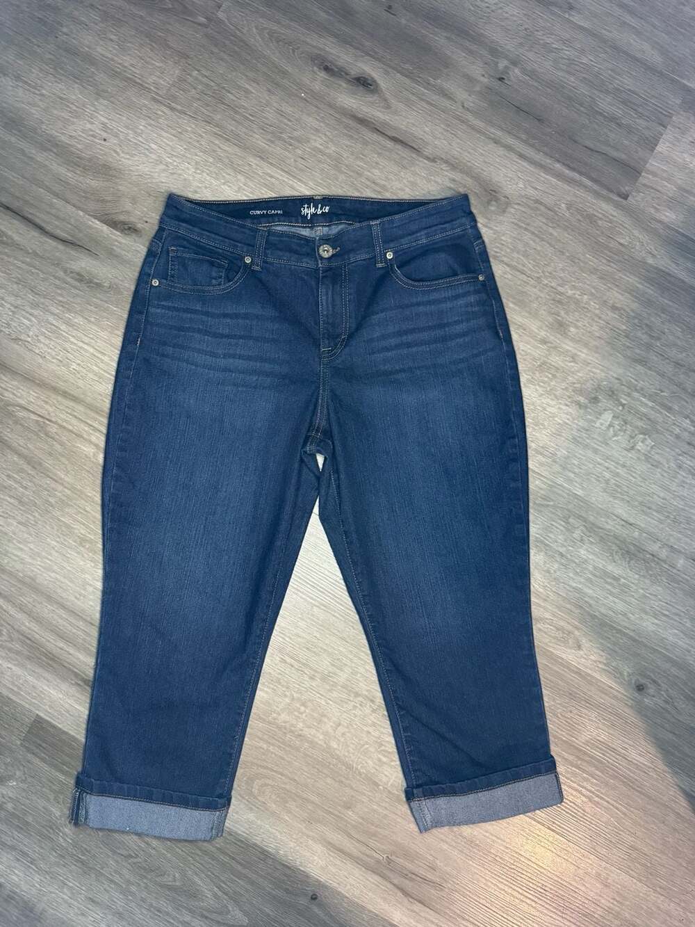 Style & Co Curvy Capri Size 10 Blue Denim Roll-Cuff Jeans
